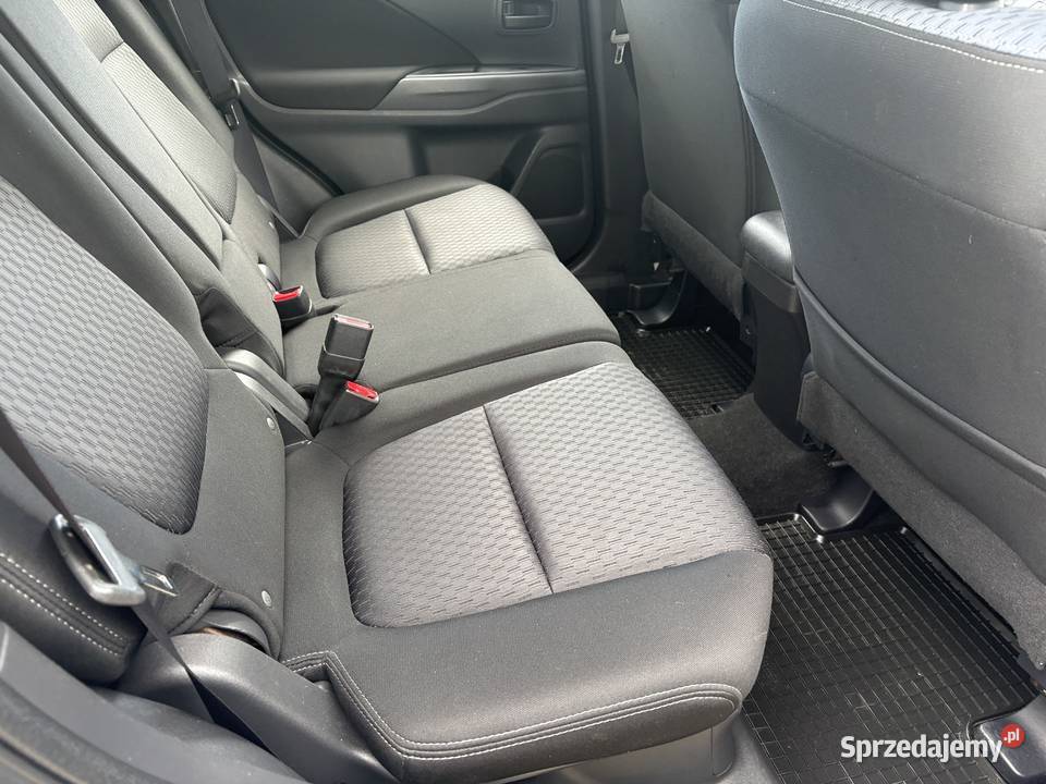 20 Benzyna 150 Mitsubishi Outlander Salon I światła przeciwmgielne