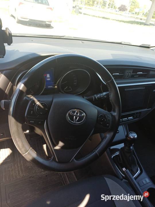 Toyota Auris Auris 16 D4D poLift 150 112 2015 sprzedam