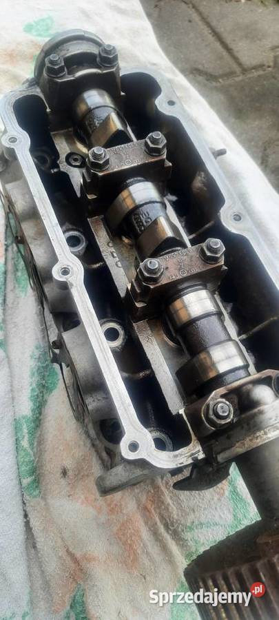 Prawa głowica 28 AAH 174 AUDI A4B5A6C480 Głowice cylindrów Części samochodowe Parczew