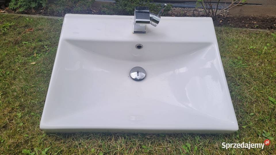 Umywalka ceramiczna z baterią i czarnym stelażem