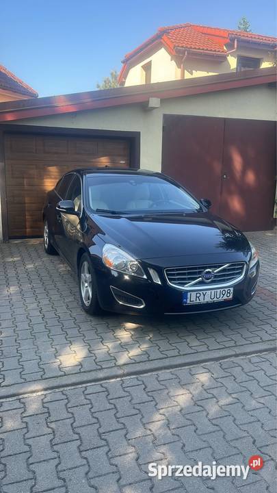 Volvo S60 25T 2011r 2500cm3