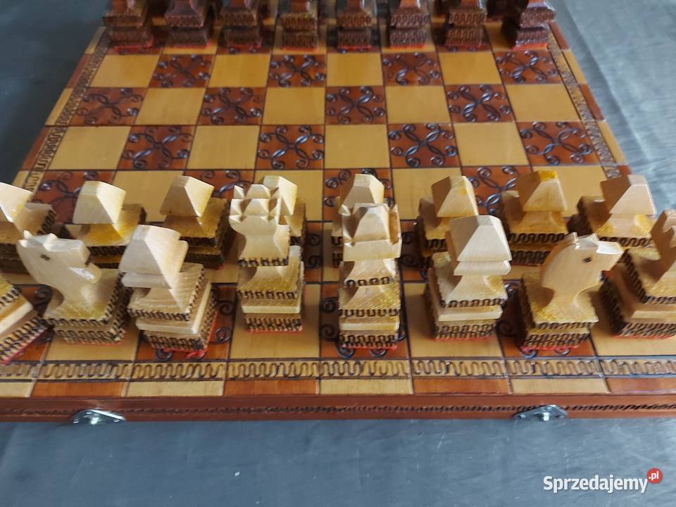 Duże szachy drewniane rzeźbione 39x39