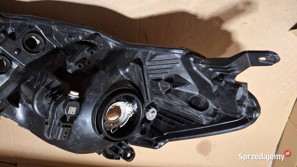 Lampa prawa przód Toyota Yaris III 3 Lift zwykła prawe Brzesko sprzedam