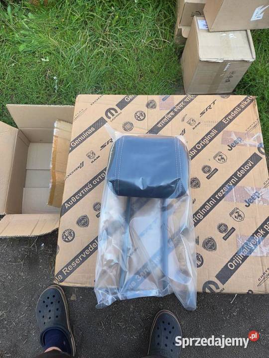 Zagłowek tył tylny 9828105580 Opel Combo E