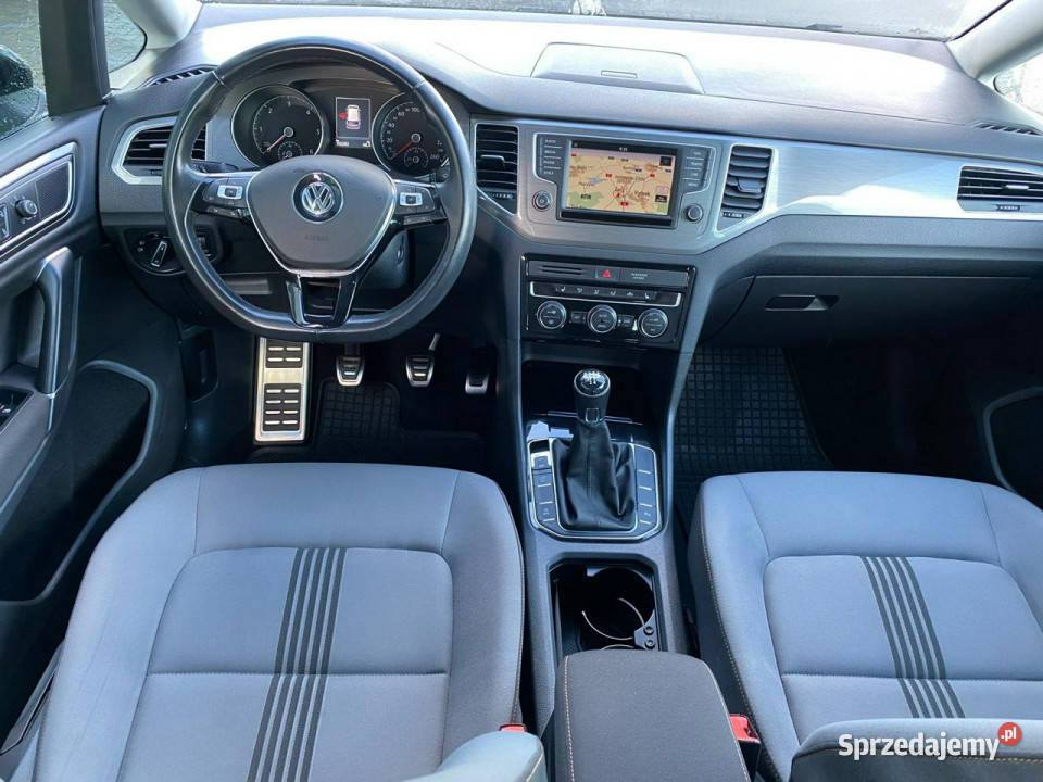 Volkswagen Touran niski przebieg podgrz fot navi garażowany