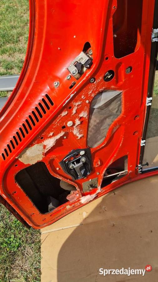 Drzwi lewy tył Audi 80 B1 marsrot L31B osobowe Dobrodzień