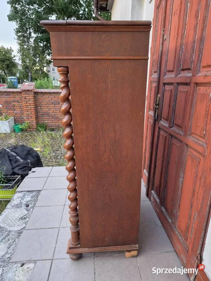 Stara dębowa bieliżniarka Szczecinek