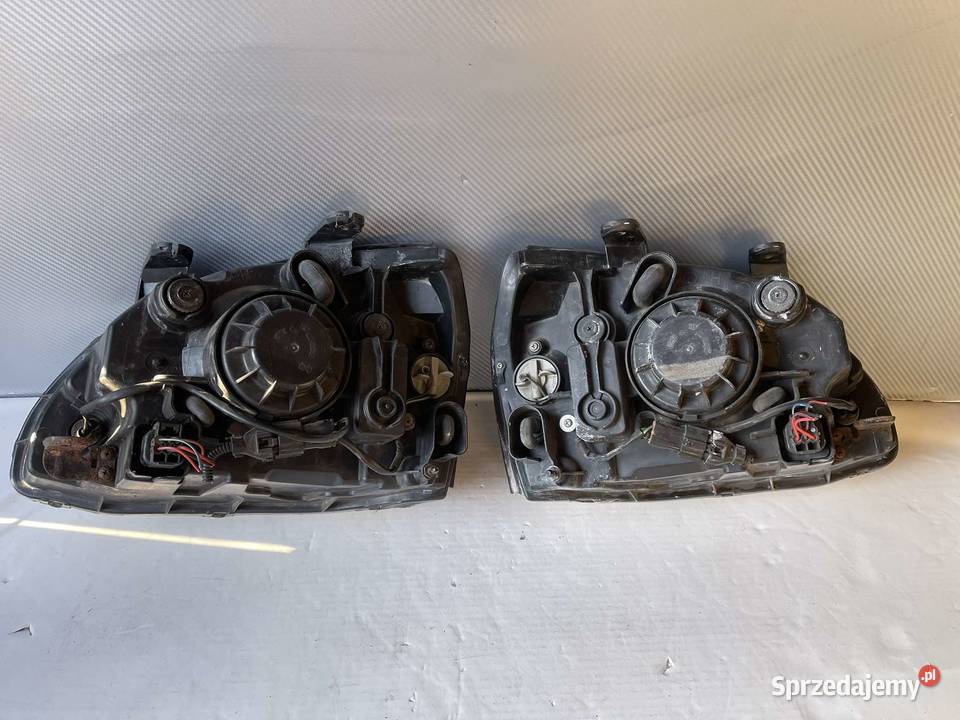 KIA CARENS 2 KOMPLET LAMP PRZÓD Ostroróg