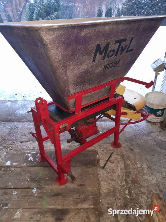 Rozsiewacz nawozu motyl nieuszkodzony Ulan-Majorat