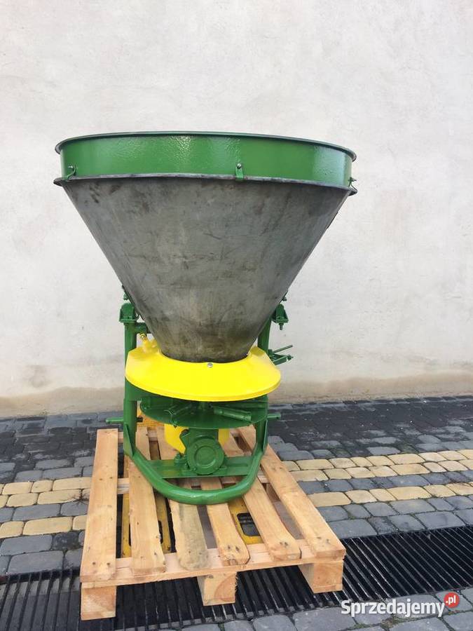 Rozsiewacz nawozów Agromet Brzeg lejek Nadzów
