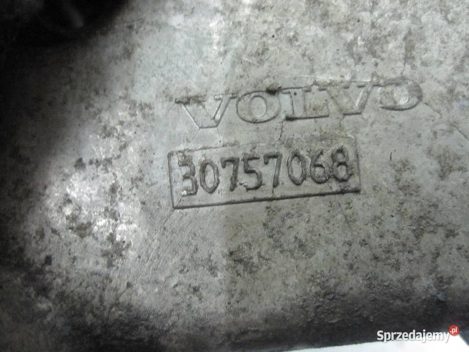 Volvo XC90 24 D 06r łapa mocowanie alternatora