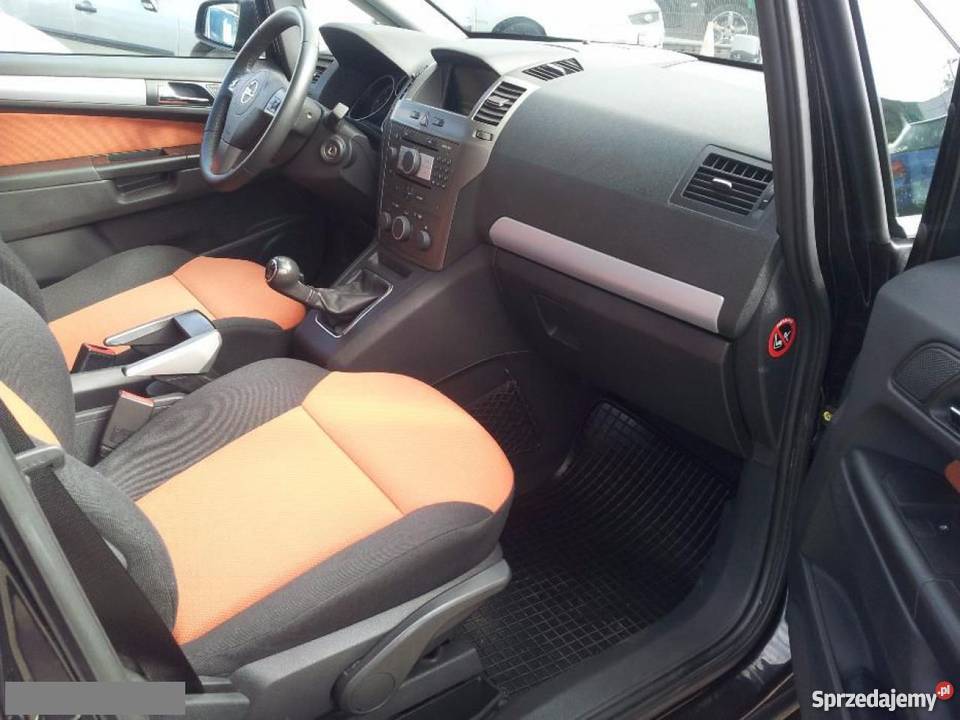 Sprzedam Opel Zafira czarny światła przeciwmgłowe Zafira opolskie