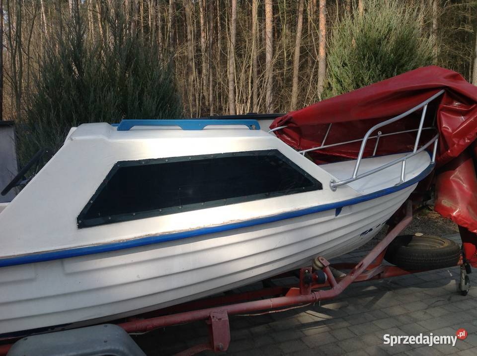 Łdka kpl z silnikiem i przvczepk sprzedam