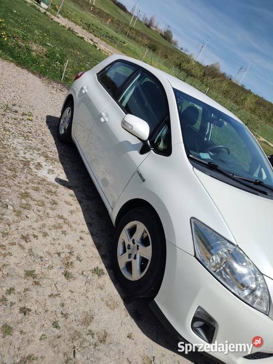 Toyota Auris 18 hybryda Grybów