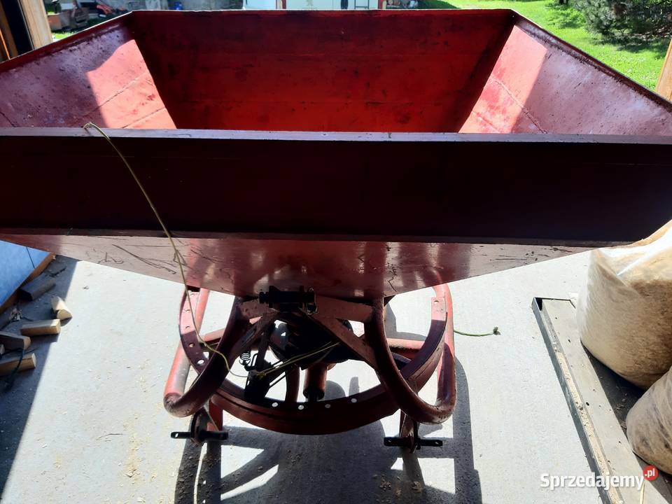 Sprzedam posypywarkę traktorem Czarna Góra