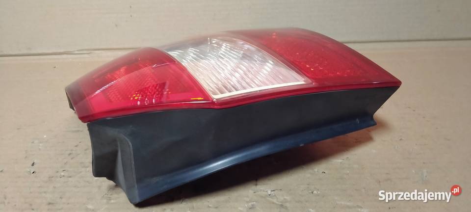 AUDI A4 B6 KOMBI 0104 LAMPA TYLNA PRAWA Lampy tylne śląskie Bielsko-Biała