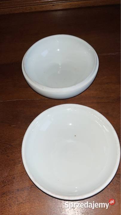 Bombonierka Cudny dekor na białej porcelanie Bez