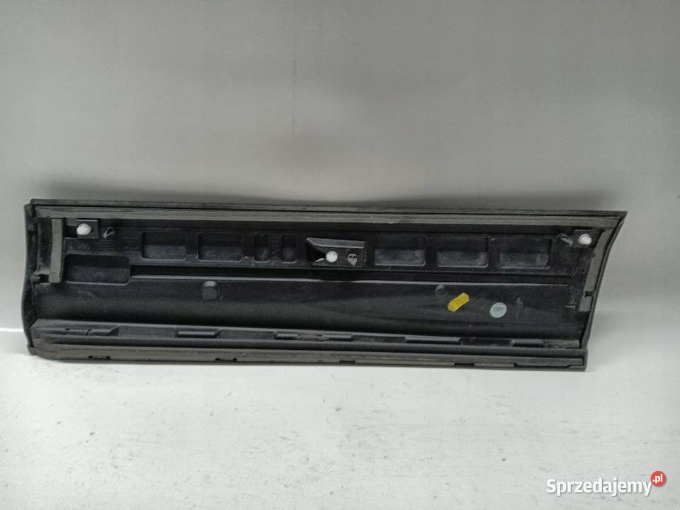 LISTWA DRZWI PRAWA TYŁ TYLNA AUDI Q2 81A853970 osobowe