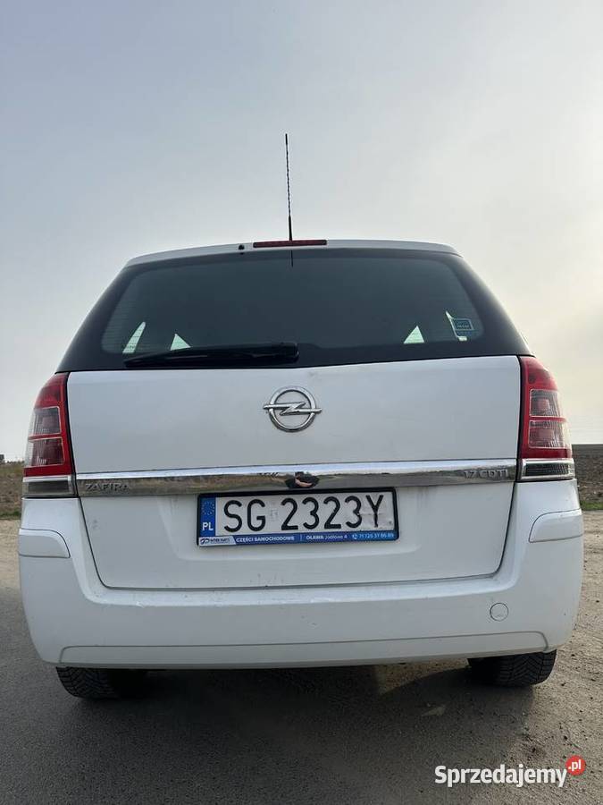 Opel Zafira B 2013 7 osób 17 D 222 Przebiegu dolnośląskie Oława