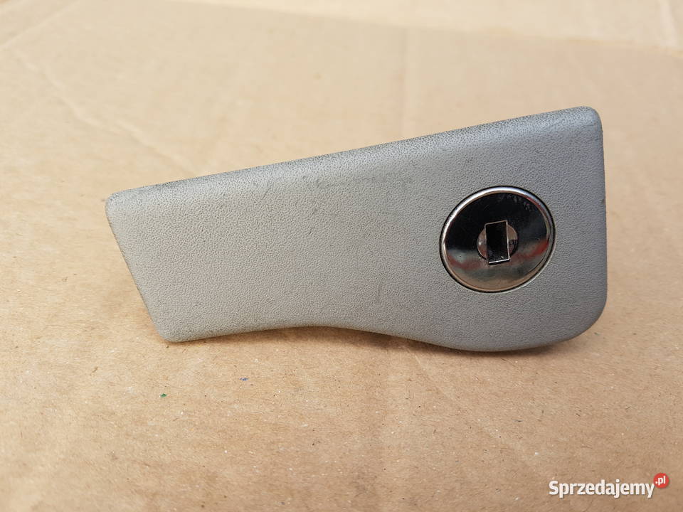 klameczka w desce konsoli schowka Mercedes CLK Gdańsk