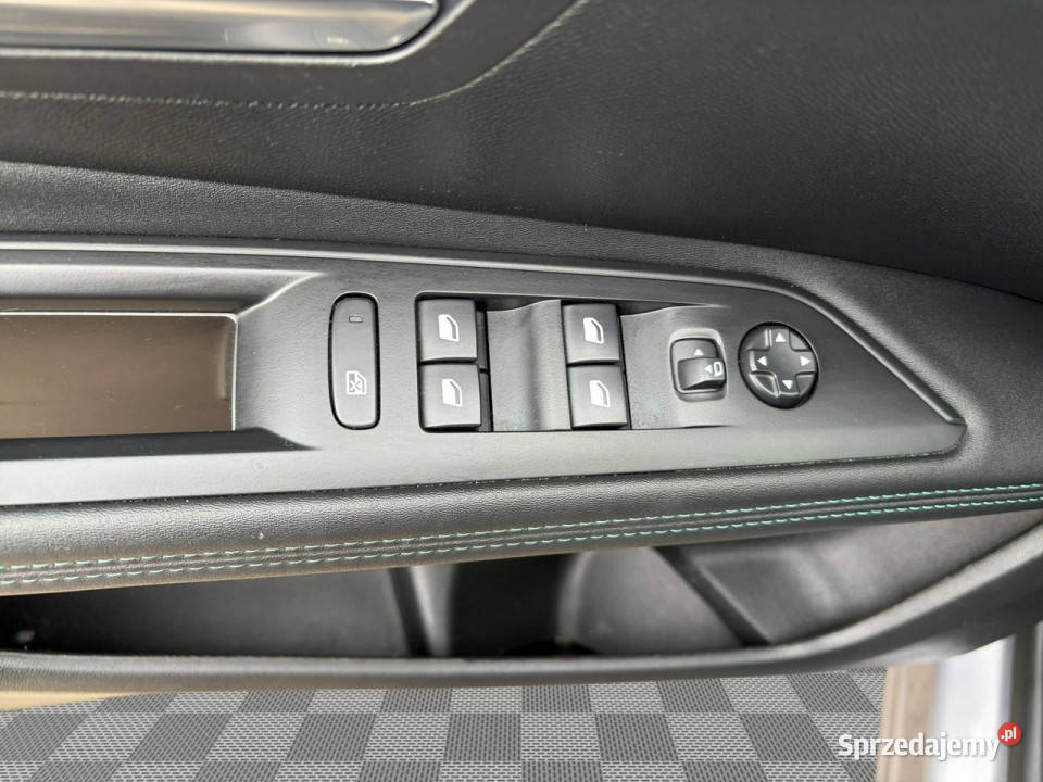 Peugeot 3008 ZS797SV12 PureTech Allure Pack Pępowo
