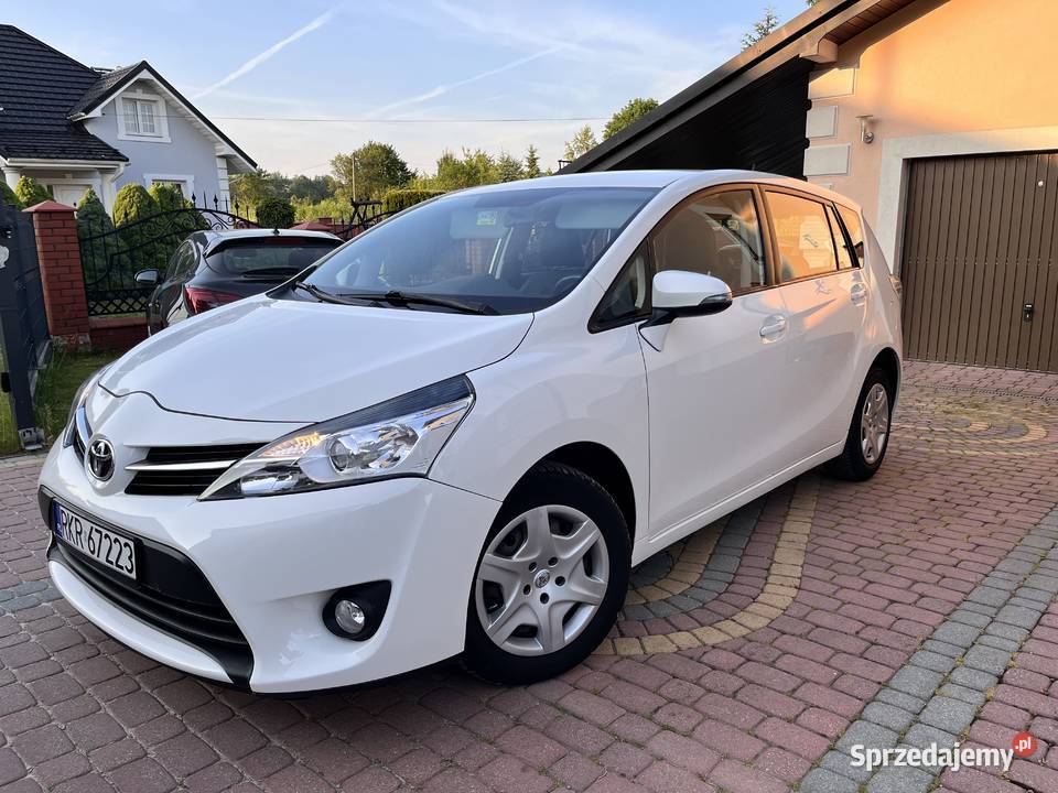 Toyota verso lift benzyna navi ładny stan 1314 kamera cofania Krosno
