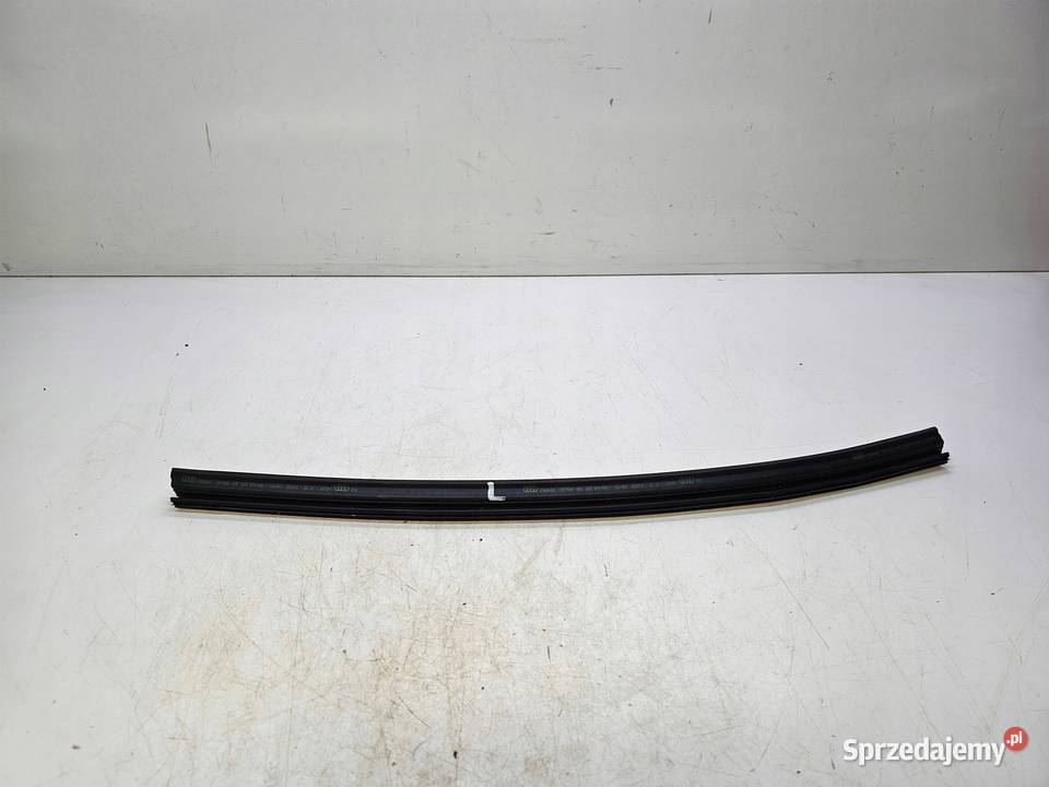 LISTWA ZGARNIAJĄCA SZYBY LEWY TYŁ AUDI A3 8V Przystajń