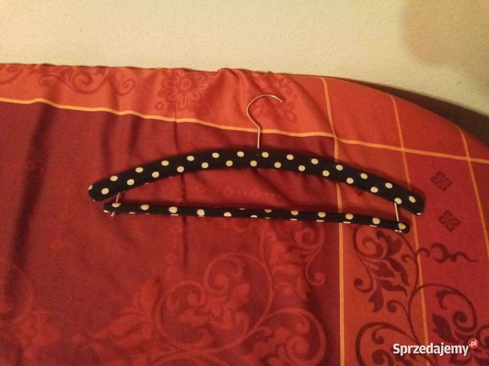 Wieszaki 4 obszywane i jeden plastikowy komplet Warszawa