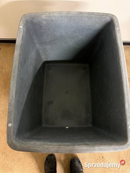 pojemnik do farszu z HDPE 210 l ze spustem Produkcja