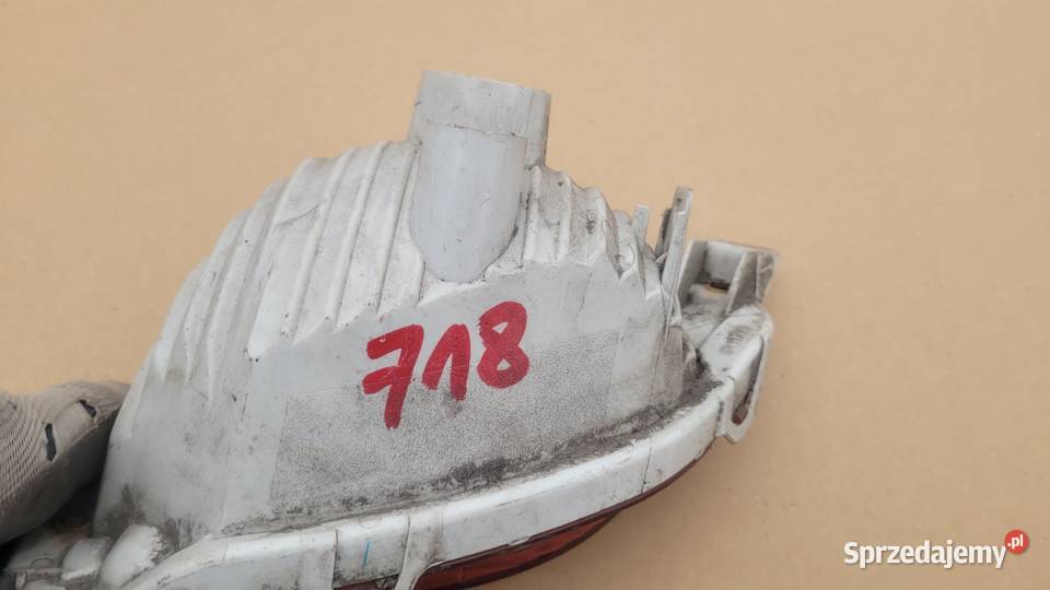 TOYOTA YARIS III LIFT LAMPA PRZECIWMGIELNA PRAWY