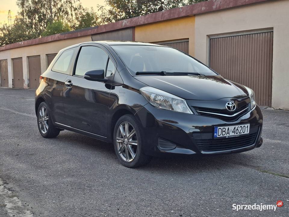 Toyota Yaris III 13 3 tempomat benzyna 133 6 czarny Wałbrzych