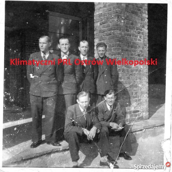 Stare zdjęcie czarno białe ludzie panowie przed Bielsko-Biała