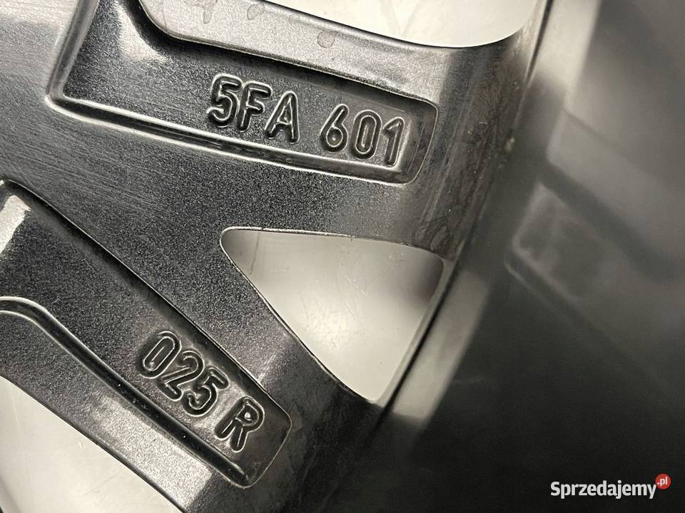 Felgi CUPRA Leon r 19 Rozstaw śrub 5x112 ET49 Średnica 19" Łódź