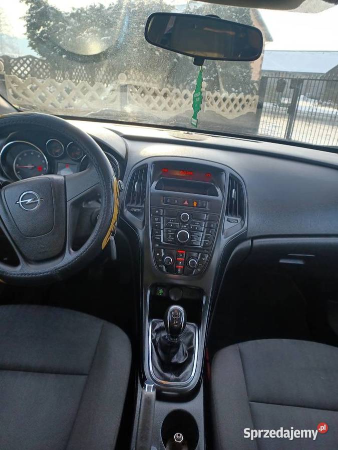 Opel Astra J 2010 BGAZ Klima Hak Zadbany Zwierzyniec sprzedam