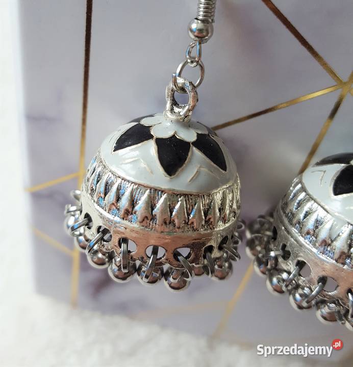 Nowe kolczyki indyjskie dzwonki srebrny kolor