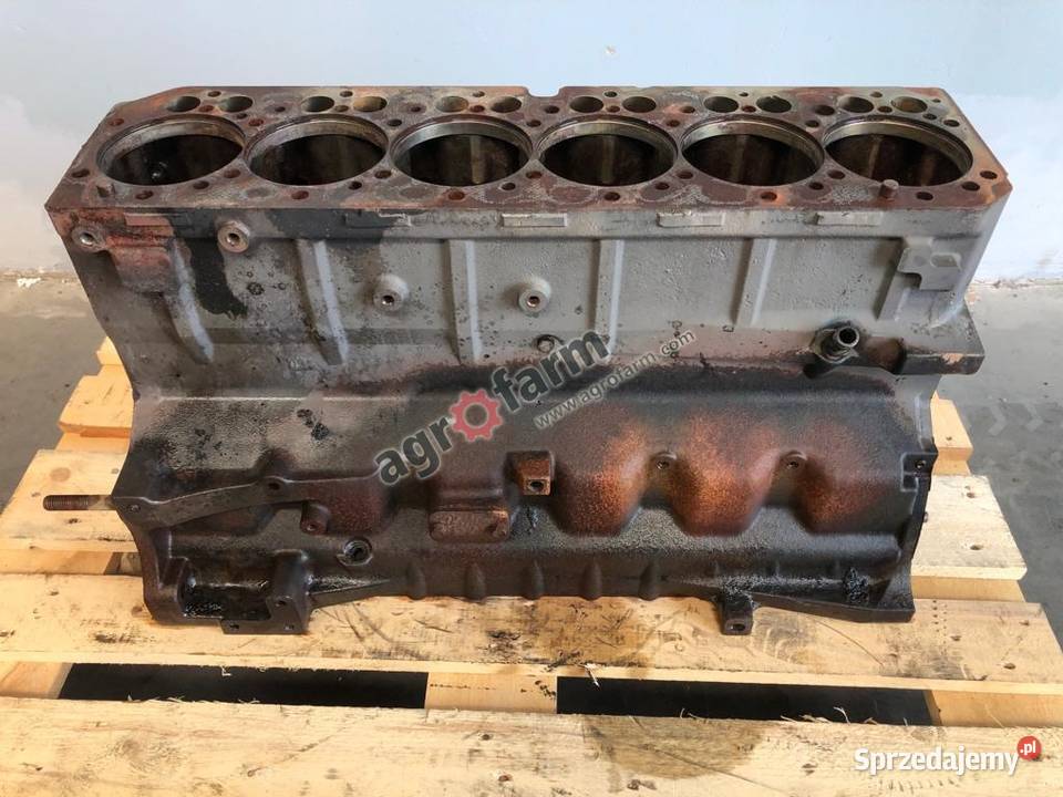 Blok silnika Ares 735 720 710 715 Części i osprzęt rolniczy
