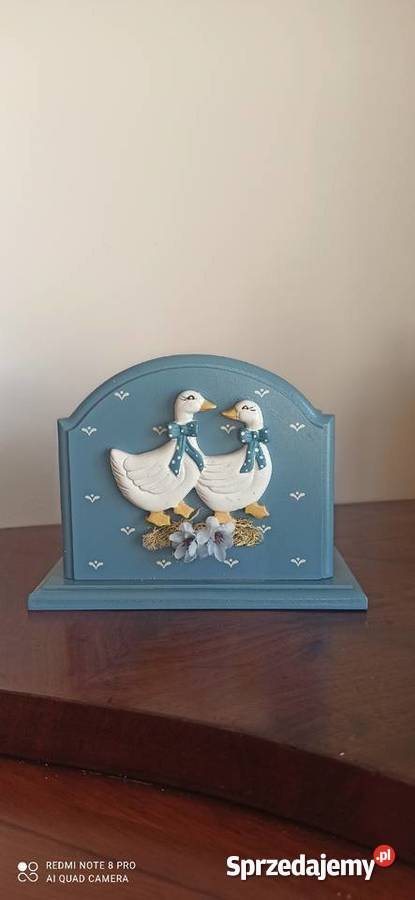 Drewniany serwetnik z gąskami Drugi z krówką Porcelana i szkło pomorskie Gdańsk