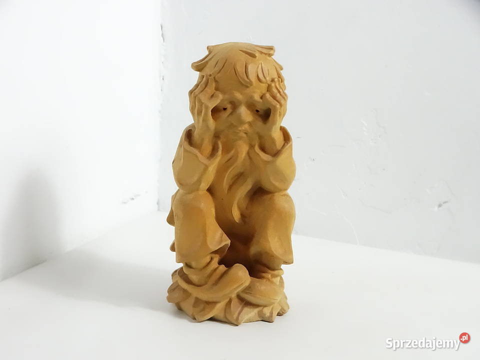 Drewniana ręcznie rzeźbiona figurka Skrzat