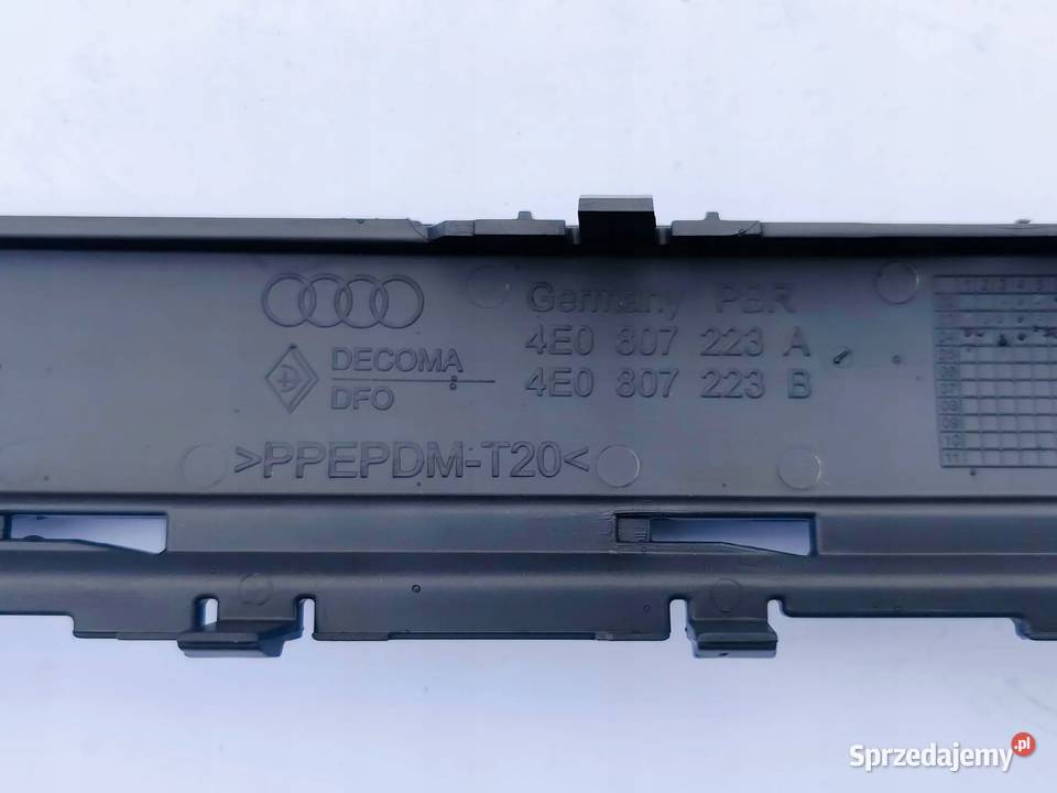 AUDI A8 D3 LISTWA POD LAMPE ZDERZAKA LEWY PRZÓD Listwy i nakładki Przemęt