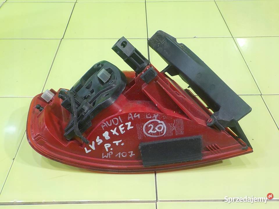 AUDI A4 B8 SLINE 18 TFSI 08r SEDAN lampa prawa osobowe Suków