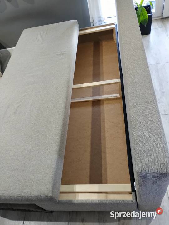 Kompaktowa kanapa sofa z pufą dostawką funkcja Baczyna sprzedam