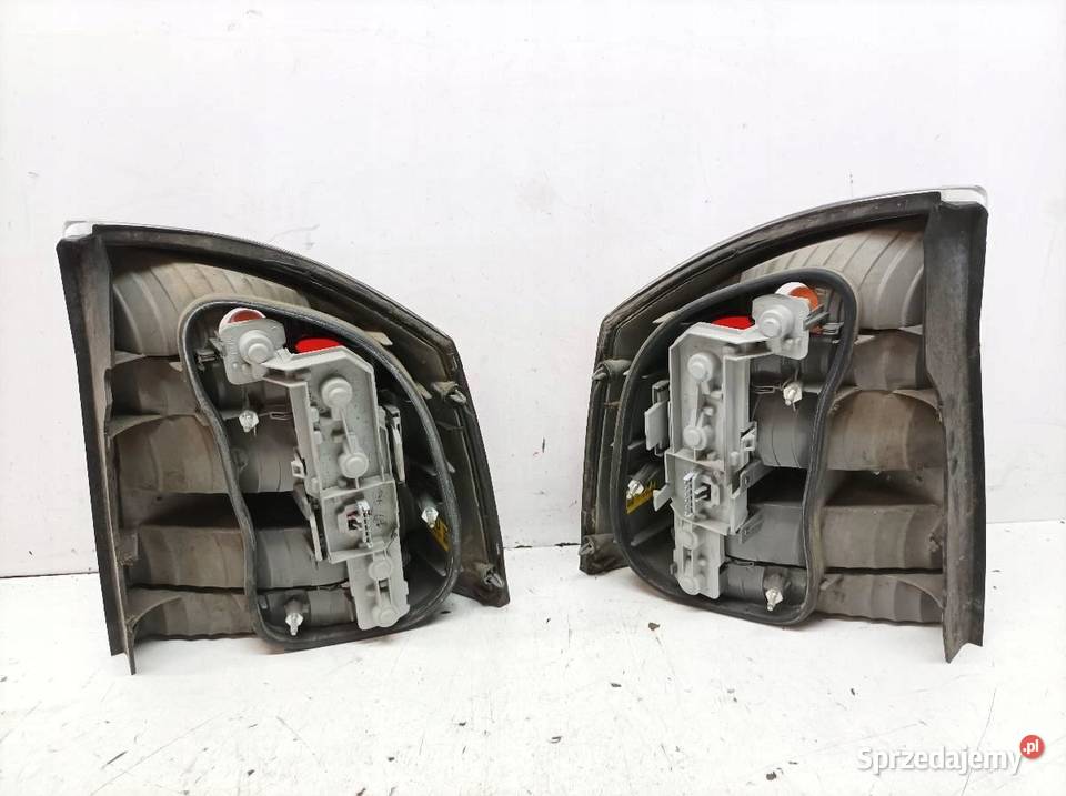 LAMPA TYŁ KOMPLET SEDAN HB GTS Opel Vectra III