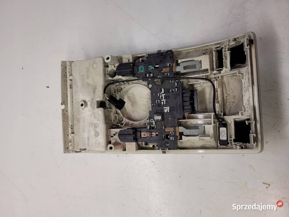 LAMPKA OŚWIETLENIE KABINY AUDI A6 C6 4F0947135N Przystajń