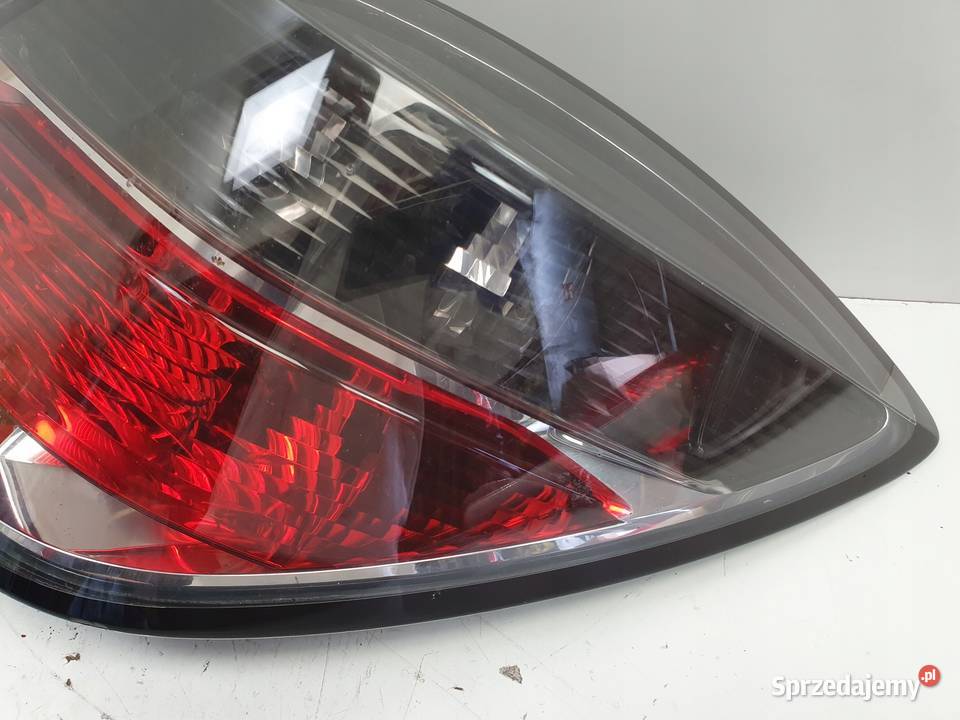 TYLNA LAMPA PRAWA Opel Astra H III lift HB 0610r osobowe