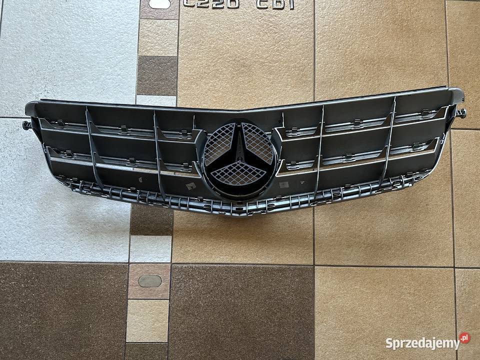 Grill przedni mercedes W 204 c klasa Sztum