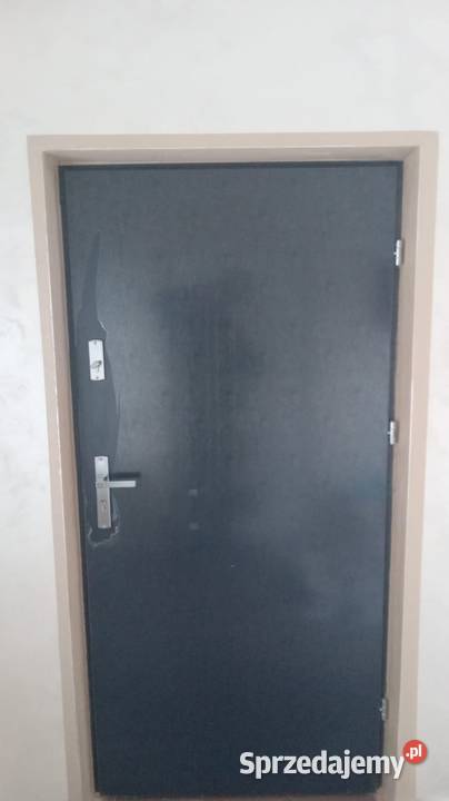 Drzwi zewnętrzne z montażem do bloku ręki