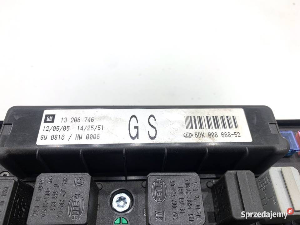 SKRZYNKA BEZPIECZNIKÓW OPEL ASTRA H 13206746 osobowe