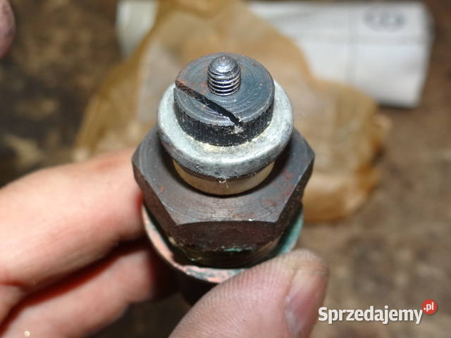 świeca żarowa 6 Volt 17 Amper DDR Żary