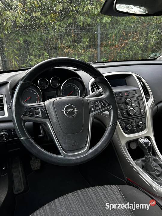 Opel Astra J 16 zwykła benzyna Klima 167 1598cm3 Astra Puławy sprzedam