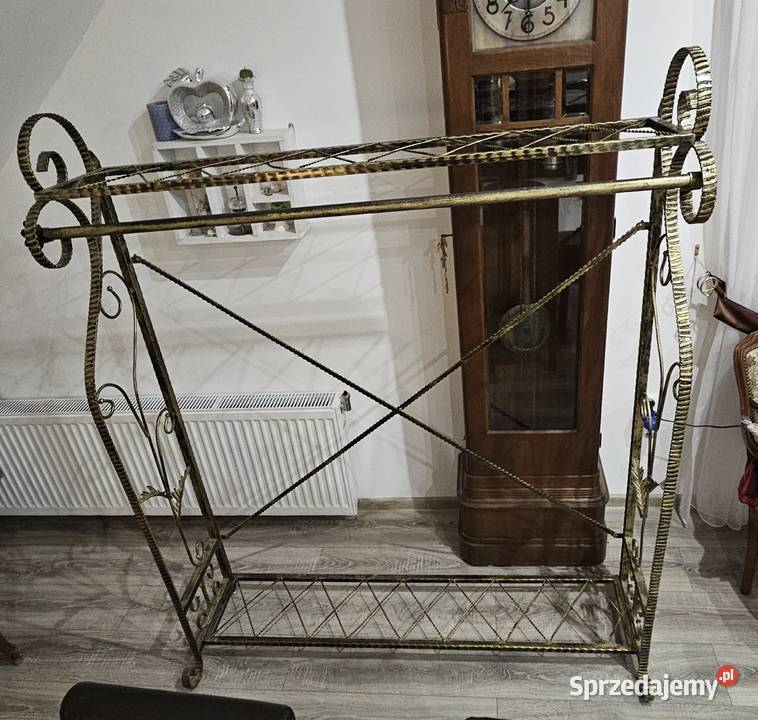 Piękny stojak na ubrania Kiełpin